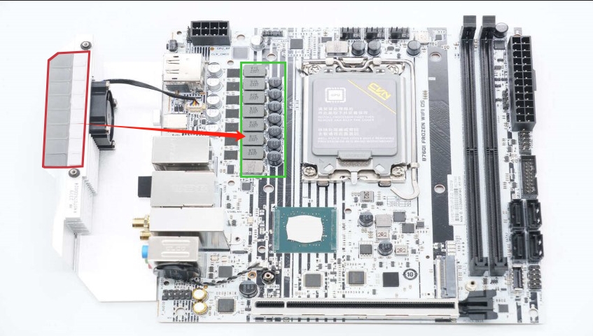 CPU供电散热片上导热硅胶片位置
